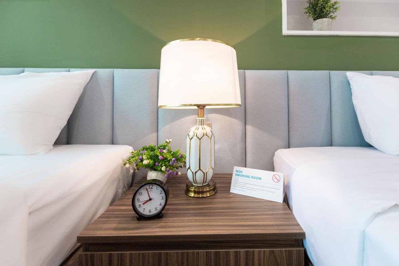 Cozrum Smart - First Target Hotel Thành Pho Ho Chí Minh Esterno foto